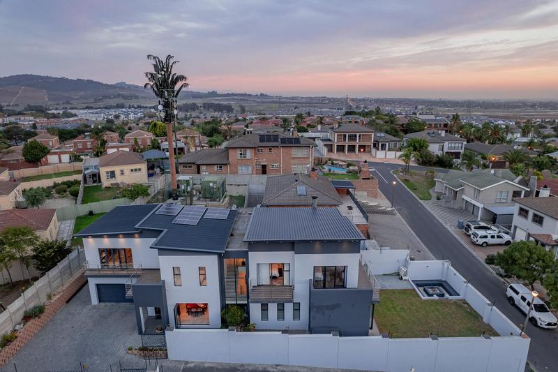 4 Bedroom Property for Sale in Kaapsig Western Cape